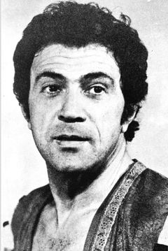 Sergio Ammirata interpreta Curcetti