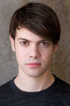 Alexander Gould interpreta Kid (voice)