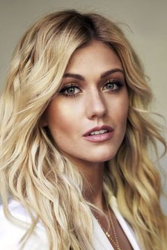 Katherine McNamara interpreta Mia Smoak / Blackstar