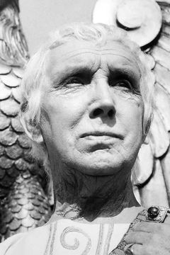 George Relph interpreta Tiberius Caesar