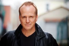 Michael Coady interpreta James Wilson