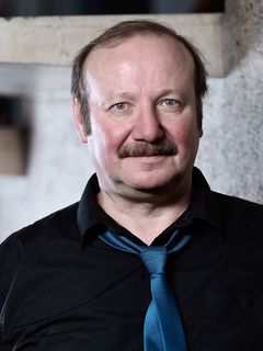 Rainer Reiners interpreta Mr. Rebernik