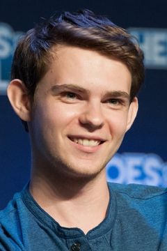 Robbie Kay interpreta Peter Pan
