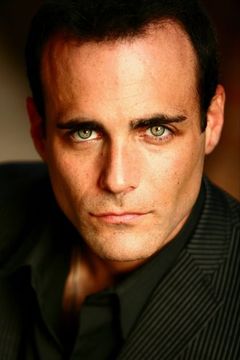 Brian Bloom interpreta Young Patsy