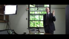 Kenneth Rogoff interpreta Self - Professor of Economics, Harvard