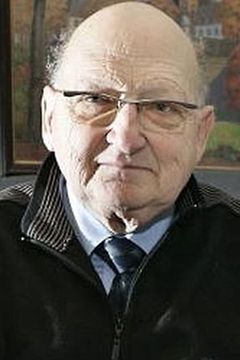 Robert Sibenaler interpreta Priest