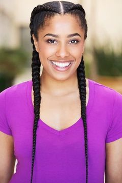 Teya Wild interpreta Dancer and Chorus Performer