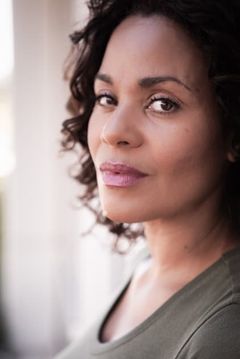 Jaqueline Fleming interpreta Nellie