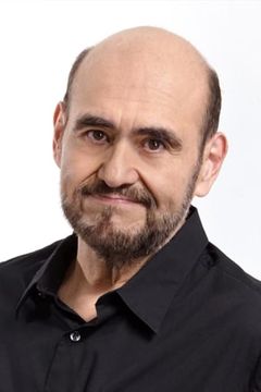 Édgar Vivar interpreta Gastroenterologist