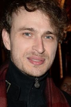 Arthur Defays interpreta Pietro da giovane