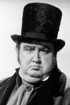 Francis L. Sullivan interpreta Pierre Cauchon, Count-Bishop of Beauvais