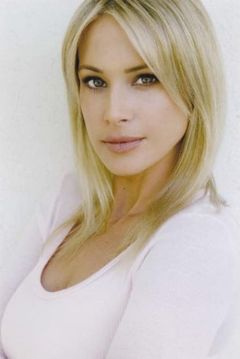 Pamela Paulshock interpreta Angel
