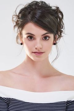Francesca Reale interpreta Cora