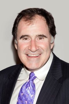 Richard Kind interpreta Bing Bong (voice)