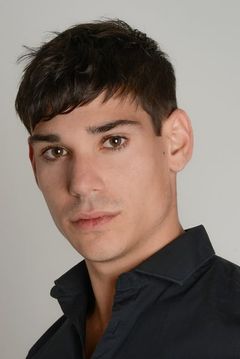 César Vicente interpreta Eduardo