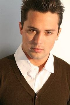 Stephen Colletti interpreta Dan Clark