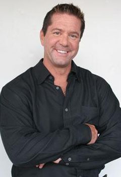 Mike Goldberg interpreta Mike Goldberg