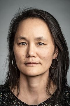 Soon-Yi Previn interpreta Thanksgiving Guest (uncredited)