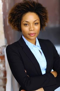 Ariadne Joseph interpreta Eddie's TV Producer