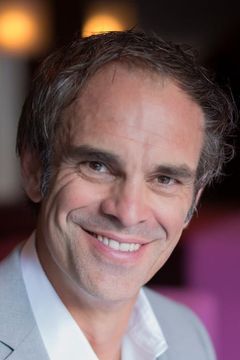 Steven Ogg interpreta Troy Holloway