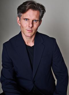 John Addison interpreta Opening Titles Dad