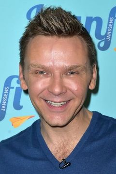 Jeanfi Janssens interpreta Tony