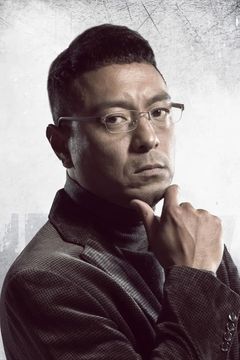 Philip Keung interpreta Darkie