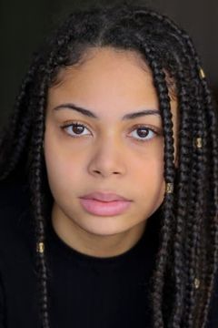 Louise Marion interpreta Lina
