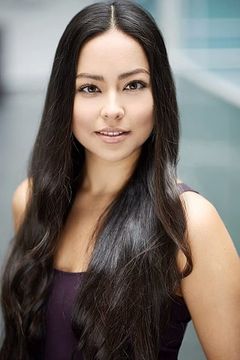 Tessa Tamura interpreta Dancer and Chorus Performer