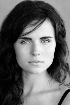 Emer Kenny interpreta Penelope "Bunty" Windermere