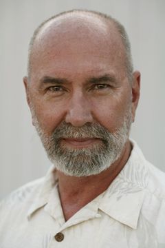 John Pritchett interpreta Police Captain