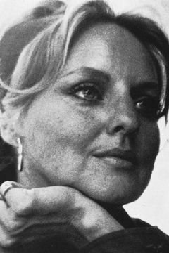 Corinne Dunne interpreta Casinò Guest (uncredited)