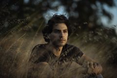 George Kosturos interpreta Paul