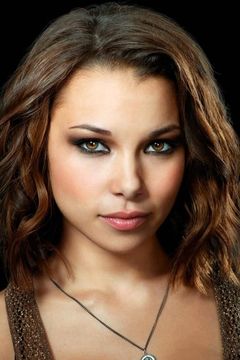 Jessica Parker Kennedy interpreta Nora West-Allen / XS