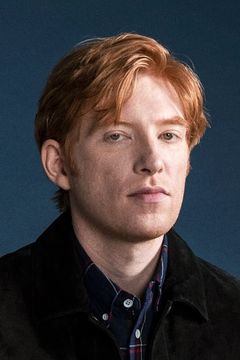 Domhnall Gleeson interpreta Thomas McGregor / Mr. Jeremy Fisher (voice)