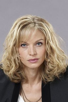 Kristin Lehman interpreta Detective Angie Flynn