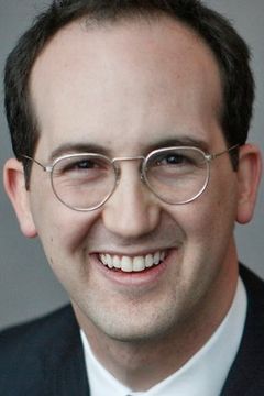 Jedidiah Cohen interpreta Rod McCallister