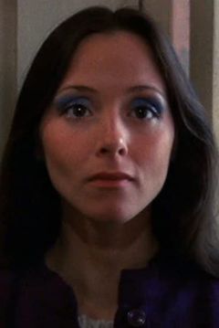 Ayn Ruymen interpreta Nurse (uncredited)