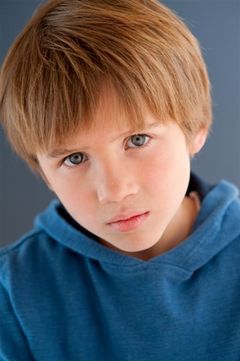 Tyler Champagne interpreta Travis Parks