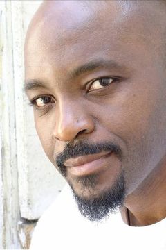 Emile Abossolo M'bo interpreta General Ajunwa