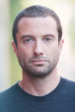 Jacob Tierney interpreta Eric