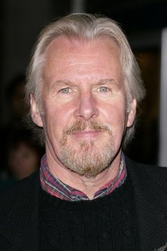 David Robb interpreta Dr. Clarkson