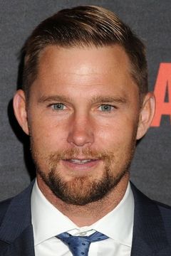 Brian Geraghty interpreta Sean Roman
