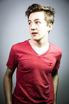 Seth Isaac Johnson interpreta Danny