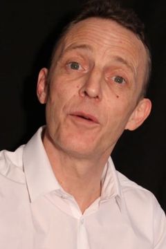 Lee Whitlock interpreta Ben