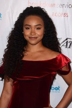 Genneya Walton interpreta Joy Carver