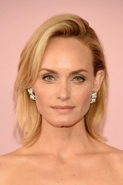 Amber Valletta interpreta Allegra Cole