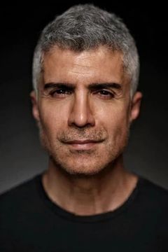 Özcan Deniz interpreta Cemal