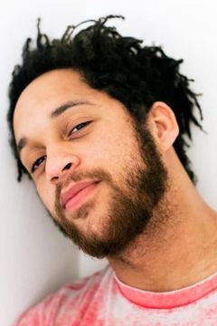 Julian Parker interpreta Brandon