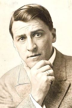 Landers Stevens interpreta Committeeman (uncredited)